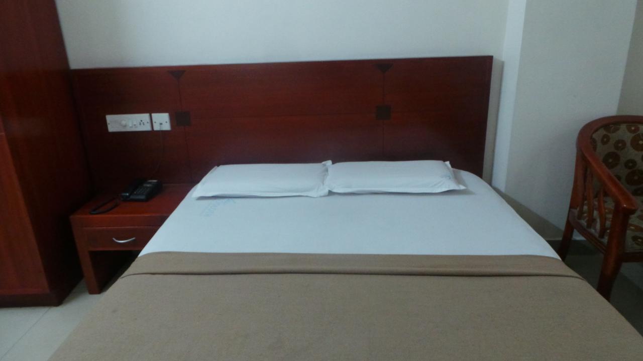 Kooloth Lake View Residency 호텔 코임바토르 외부 사진
